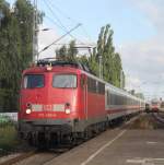 110 406-6 mit Sonderzug Nummer 3 nach Berlin bei der Durchfaher im S-Bahnhof Rostock-Holbeinplatz.11.08.2013