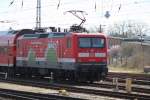 Die Rostocker 112 108 stand am Mittag mit RE5(RE 4363)von Rostock Hbf nach Lutherstadt Wittenberg im Rostocker Hbf.17.04.2015