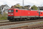 br-112-renntrabi/492977/112-185-kam-mit-einigen-halberstaedter 112 185 kam mit einigen Halberstdter Mitteleinstiegswagen und DB-Regio Bimz nach Rostock Hbf.29.04.2016