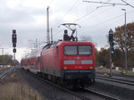 br-112-renntrabi/527323/112-109-drueckte-ihren-re-stralsund-elsterwerdaam 112 109 drückte ihren RE Stralsund-Elsterwerda,am 07.November 2016,aus Züssow.Im Hintergrund wartete 112 112 am Einfahrsignal.