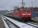 Von Stralsund bis Binz fuhr 120 113-6,im IC 2357 Leipzig-Binz,am 06.Februar 2013,als Schlulok mit.Aufgenommen in Bergen/Rgen.
