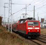 120 201-9 mit RE 4310 von Rostock Hbf nach Hamburg Hbf bei der Ausfahrt im Hintergrund der Wasserturm.25.10.2013