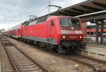 am Mittag des 01.07.2016 stand die schmutzige 120 205-0 mit RE 4310 von Rostock Hbf nach Hamburg Hbf im Rostocker Hbf.01.07.2016