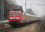 120 147-4 mit IC 2301(Warnemünde-München)bei der Durchfahrt im Haltepunkt Rostock-Bramow.11.03.2017