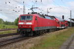 BR 120/560586/120-201-mit-re-4305hamburg-rostockbei-der 120 201 mit RE 4305(Hamburg-Rostock)bei der Einfahrt im Rostocker Hbf.10.06.2017