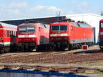BR 120/619693/120-201-und-120-126-auf 120 201 und 120 126 auf den Freiständen im Bw Rostock am 15.Juli 2018.