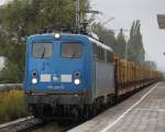140 038-0  mit Holzzug von Rostock-Bramow nach Stendal-Niedergrne bei der Durchfahrt im Haltepunkt Rostock-Holbeinplatz.16.08.2014