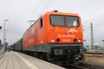 br-143-112-114/86773/143-001-6-mit-d-88575-von 143 001-6 mit D 88575 von Warnemnde Richtung Cottbus kurz vor der Ausfahrt nach Rostock-Bramow(Abstellung)Aufgenommen am 07.08.10