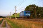 145 030-7 PRESS (145 085-7) mit einem Holzzug bei Rathenow und fuhr in Richtung Stendal weiter.