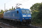 145 030-7 mit Holzzug von Rostock-Bramow nach Stendal-Niedergrne bei der Ausfahrt um 07:04 Uhr in Rostock-Bramow.02.06.2018