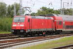 BR 146/744872/146-279-5-mit-re-4309hamburg-rostockbei-der 146 279-5 mit RE 4309(Hamburg-Rostock)bei der Einfahrt im Rostocker Hbf.27.08.2021