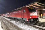 146 277 stand am Abend des 10.12.2022 mit RE 4314 von Rostock Hbf nach Hamburg Hbf im Rostocker Hbf.