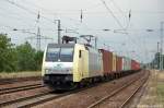 ES 64 F - 901 (152 196-2) der ITL Eisenbahn GmbH mit Containerzug in Saarmund Richtung Nudow unterwegs.