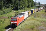 152 149-1 mit KLV-Zug von Rostock-Seehafen nach Verona bei der Durchfahrt im Haltepunkt Rostock-Kassebohm.09.07.2017
