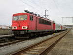 BR 155/679808/fotoglueck-wegen-einem-roten-signal-in Fotoglück wegen einem roten Signal in Bergen/Rügen:WFL 155 222 mit dem Schwedenzug aus Malmö nach Berlin,am 08.November 2019.