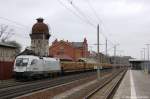 BR 182/131411/es-64-u2---101-182 ES 64 U2 - 101 (182 601-5) Hupac im Dienst fr Raildox/SETG mit Holzzug in Rathenow in Richtung Stendal unterwegs. 06.04.2011