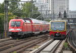 182 018 und S-Bahn Berlin lieferten sich ein Kopf an Kopf Rennen am 05.08.2019 kurz vor der Station Berlin-Tiergarten
