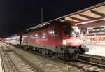 BR 182/676781/es-war-schon-dunkel-als-182 Es war schon dunkel als 182 012 mit RE 4316 von Rostock Hbf nach Hamburg Hbf im Rostocker Hbf stand.19.10.2019