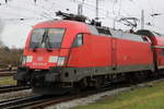 BR 182/687812/182-019-mit-re-4310rostock-hamburgbei-der 182 019 mit RE 4310(Rostock-Hamburg)bei der Ausfahrt am 31.01.2020 im Rostocker Hbf.