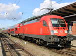BR 182/711437/182-023-2-mit-re-4309hamburg-rostockkurz-nach 182 023-2 mit RE 4309(Hamburg-Rostock)kurz nach der Ankunft im Rostocker Hbf.04.09.2020