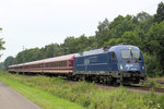BR 183/507823/183-500-8-ist-mit-einen-sonderzug 183 500-8 ist mit einen Sonderzug am Haken auf den Weg nach Hamburg zum Schlagermove. Tostedt - Dreihausen 16.07.2016