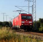 185 296-1 fuhr am 21.07.2013 mit einem gemischten Gterzug zum Rostocker Seehafen hier bei der Durchfahrt um 06:59 Uhr in der Gterumfahrung Hhe Rostock Hbf.