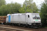 185 681-4  Railpool /SETG mit Holzzug von Rostock-Bramow nach Stendal-Niedergrne bei der Ausfahrt im Bahnhof Rostock-Bramow.09.07.2016