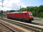 BR 185/700897/185-290-warten-am-ausfahrsignalam-29mai 185 290 warten am Ausfahrsignal,am 29.Mai 2020,in Probstzella.
