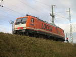 BR 189/723495/locon-189-820auf-dem-abstellgleisin-stralsund LOCON 189 820,auf dem Abstellgleis,in Stralsund Rgendamm am 09.Januar 2021.