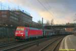 dbsr-eg31/404640/27012015dsbdb-eg3113-mit-gemischten-gueterzug-in 27/01/2015:
DSB/DB EG3113 mit gemischten Güterzug in Hamburg-Harburg auf dem Weg nach Maschen Rbf.