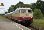 E10/501561/113-309-mit-ake-sonderzug-von-ostseebad 113 309 mit AKE-Sonderzug von Ostseebad Binz nach Trier Hbf bei der Durchfahrt im Haltepunkt Rostock-Kassebohm.12.06.2016