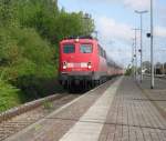 110 236-7 mit DZ 2790 von Warnemnde Richtung Berlin-Lichtenberg bei der Durchfahrt im S-Bahnhof Rostock-Bramow(26.05.10)