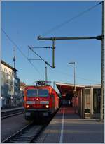 Die DB 143 332-5 wartet mit einer RB nach Seebrugg in Freiburg i.B auf die Abfahrt.