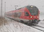 429 029 ist durch den heftigen Schneefall,am 09.Dezember 2010,kaum zuerkennen als dieser,mit dem RE Rostock-Sassnitz,Bergen/Rgen erreichte.