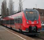 442 347-1 als S3 von Warnemnde nach Gstrow kurz vor der Ausfahrt im Haltepunkt Rostock-Holbeinplatz.21.03.2014