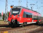 442 857 als S1 von Rostock Hbf nach Warnemnde bei der Einfahrt im Bahnhof Warnemnde.09.08.2015