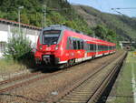 442 809 kam,am 28.August 2022,aus Bayern,in den thüringischen Bahnhof Probstzella.Im Hintergrund 185 189.