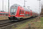 445 002 mit Twindexx Mittelwagen DABpbza+DBpza+445 004-8 als RE 4358 von Rostock Hbf nach Oranienburg bei der Ausfahrt im Rostocker Hbf.03.03.2024