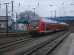 RE 13012 Sassnitz-Rostock wurde,am 05.Februar 2013,wieder einmal von Dostos gefahren.Hier bei der Einfahrt in den Bahnhof Bergen/Rgen.