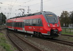 mecklenburg-vorpommern/523657/442-853-als-s2guestrow-warnemuendebei-der-einfahrt 442 853 als S2(Gstrow-Warnemnde)bei der Einfahrt im Bahnhof Warnemnde.15.10.2016