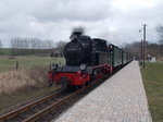 Rugensche Baderbahn/487763/halt-fuer-die-99-4801am-31maerz Halt für die 99 4801,am 31.März 2016,an der Station Serams.