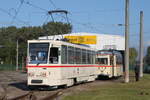 CKD-Tatra Wagen T6A2 701 beim Rangieren vor dem Depot 12 in Rostock-Marienehe mit dem Lowa-Zug 46+156.(23.09.2017)