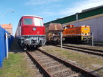 eko-trans--arcelor-mittal/493978/eko-trans-242-001-6-und-locon EKO Trans 242 001-6 und LOCON 102,am 03.Mai 2016,im Stralsunder Nordhafen.