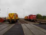 Mich verschlug es,am 14.September 2014,nach Rüdersdorf(b.Berlin) wo ich den dortigen Werksbahnhof einen Besuch abstatte,dabei konnte ich die MEG 115 links,hinter der MEG 102 auch noch die MEG 75 auf ein Bild fotografieren.