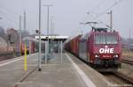 185 534-5 Alpha Trains in Dienst fr die OHE mit Containerzug in Rathenow in Richtung Stendal unterwegs.