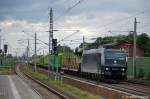 185 547-7 MRCE im Dienst fr die PRESS mit leeren Holzzug in Rathenow Richtung Wustermark unterwegs.