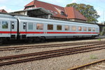 DB-Wagen/522782/ic-wagen-d-db-61-80-19-91-304-4 IC-Wagen D-DB 61 80 19-91 304-4 Avmz stand am Mittag des 08.10.2016 im Bahnhof Warnemünde.