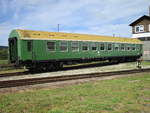 Historisch/700917/schlafwagen-bauart-wlab-statt-in-roter Schlafwagen Bauart WLAB statt in roter Farbgebung in grüner Lackierung,am 30.Mai 2020,im Eisenbahnmuseum Arnstadt. 