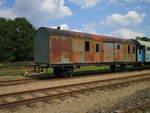 Historisch/705386/noch-wartet-dieser-gepaeckwagen-auf-einen Noch wartet dieser Gepäckwagen auf einen neuen Farbanstrich.Aufnahme im Eisenbahnmuseum Gramzow am 27.Juni 2020.