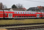 mittelwagen-doppelstock/720649/d-db-50-80-26-75-075-4-dbpza D-DB 50 80 26-75 075-4 DBpza 753.5 von DB-Regio AG Region NRW(Aachen)stand am 04.12.2020 im Rostocker Hbf.